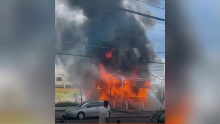 ‘Sonho destruído’: incêndio consome lanchonete em Anápolis na véspera do Natal